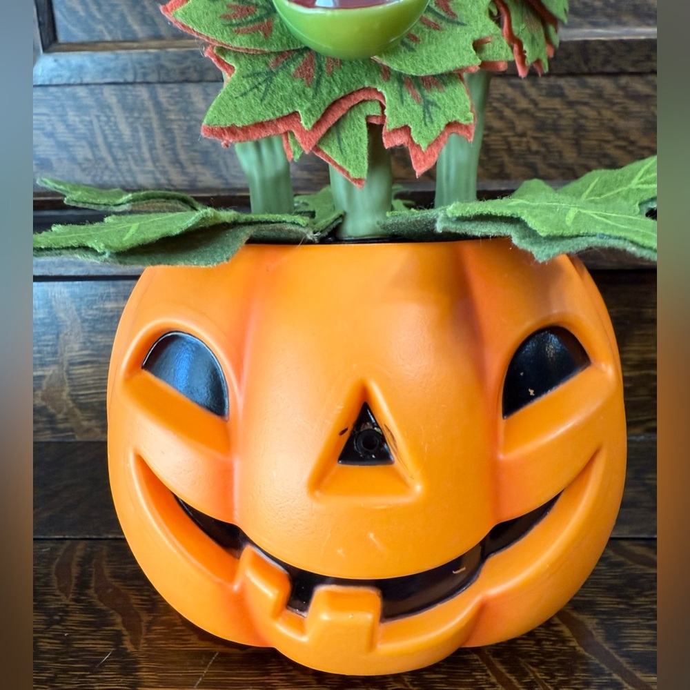 Hyde & EEK Animated Pumpkin Dancing Singing Venus Flytrap Vines Halloween Decor - Picture 5 of 17